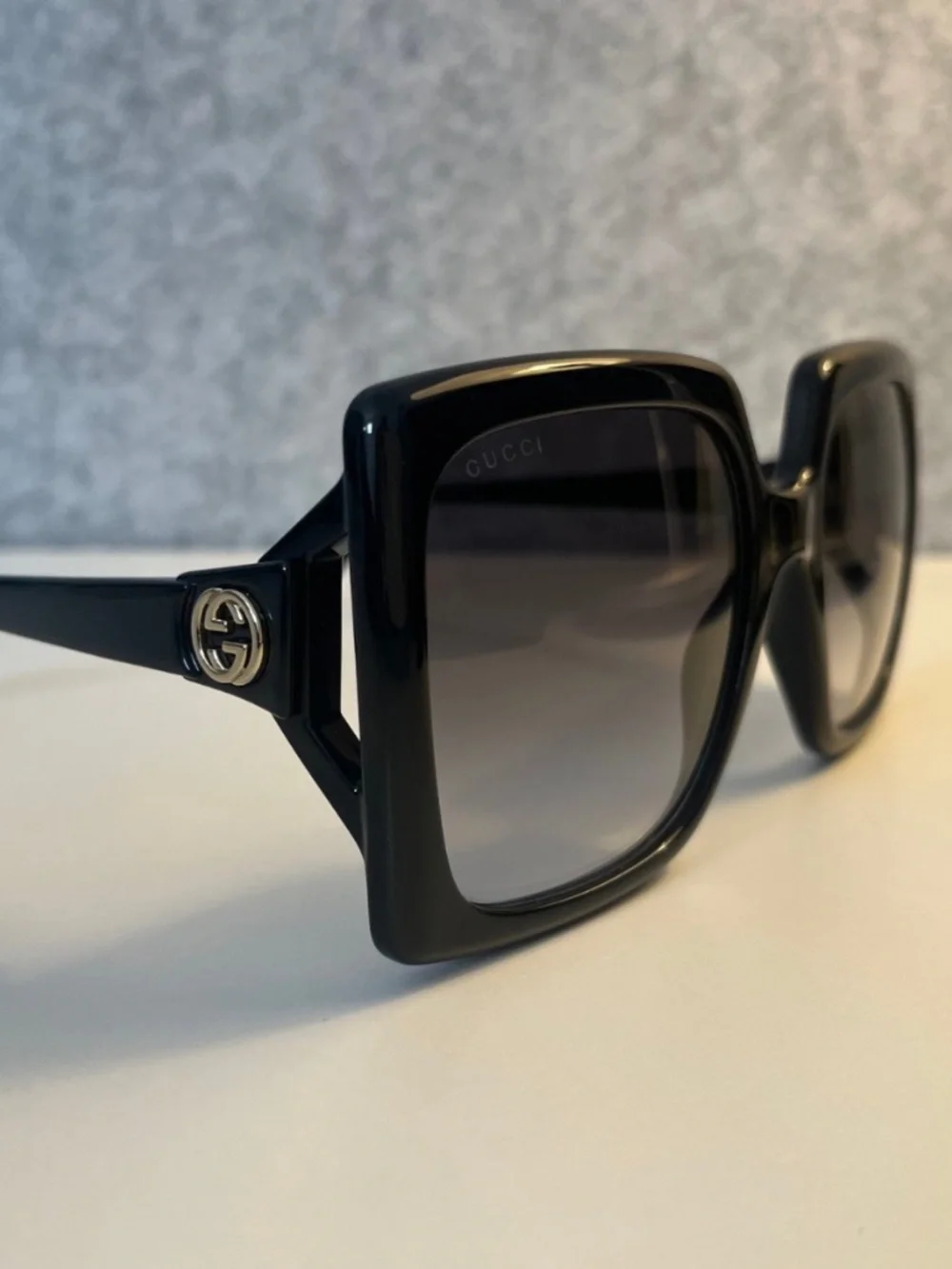 GUCCI WOMEN’S SUNGLASSES - Picture 3 of 5